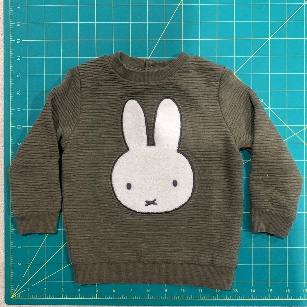 Nijntje - Miffy green sweater 18 months